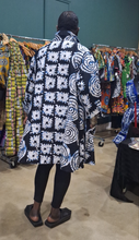 Load image into Gallery viewer, Navy/White Spiral Print Long-Sleeve Button Poncho