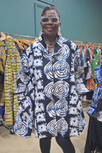 Load image into Gallery viewer, Navy/White Spiral Print Long-Sleeve Button Poncho